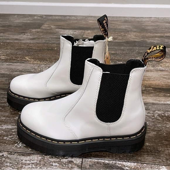 Dr. Martens 2976 Quad Chelsea Boots Womens Size 8 White Platform Festival NIB - Picture 7 of 12